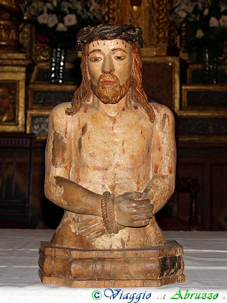 22-P6161098+.jpg - 22-P6161098+.jpg - Statua del Cristo custodita nella chiesa di S. Pietro.